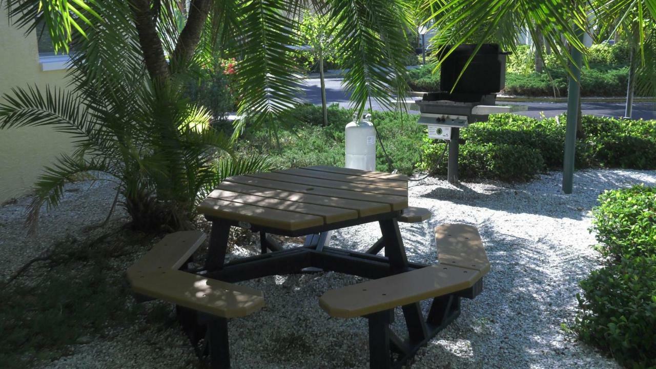 Barefoot Beach Resort Clearwater Beach Exterior photo