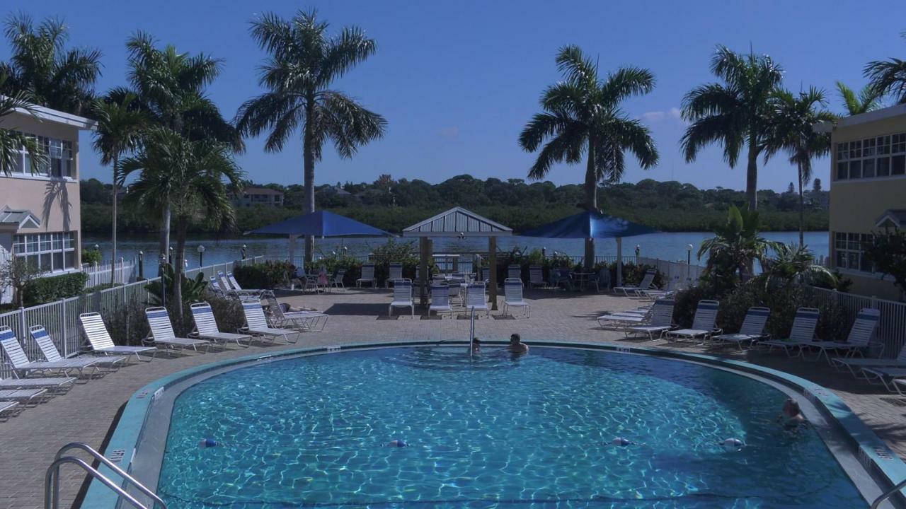 Barefoot Beach Resort Clearwater Beach Exterior photo